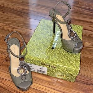 Gianni Bini Fiona silver rhinestone ankle strap heels women’s size 6.5